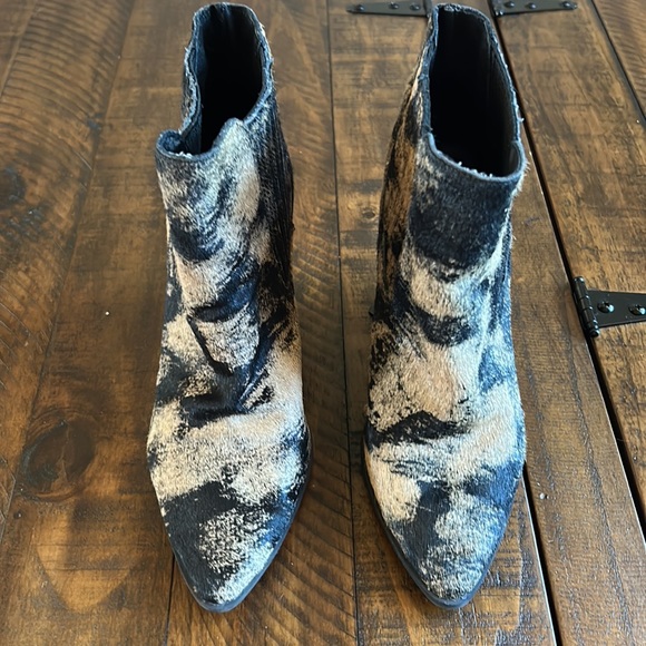 Adam Tucker Cowhide Soft Sole Western Booties | Size 6 - Picture 3 of 6